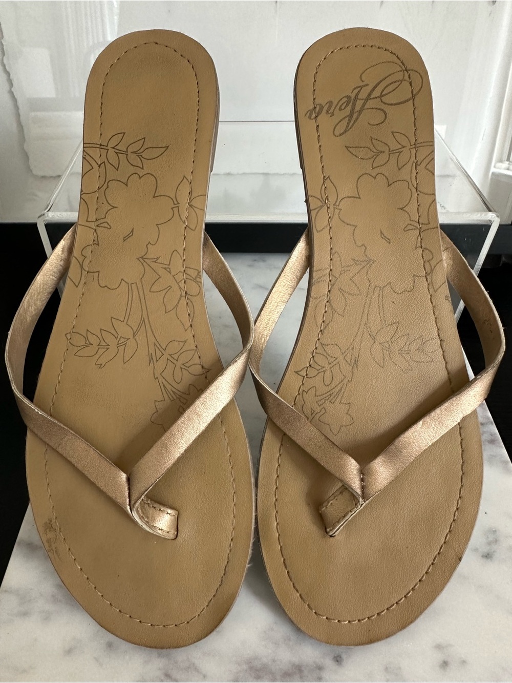 Aerie Metallic Rose Gold Flip Flop Sandals